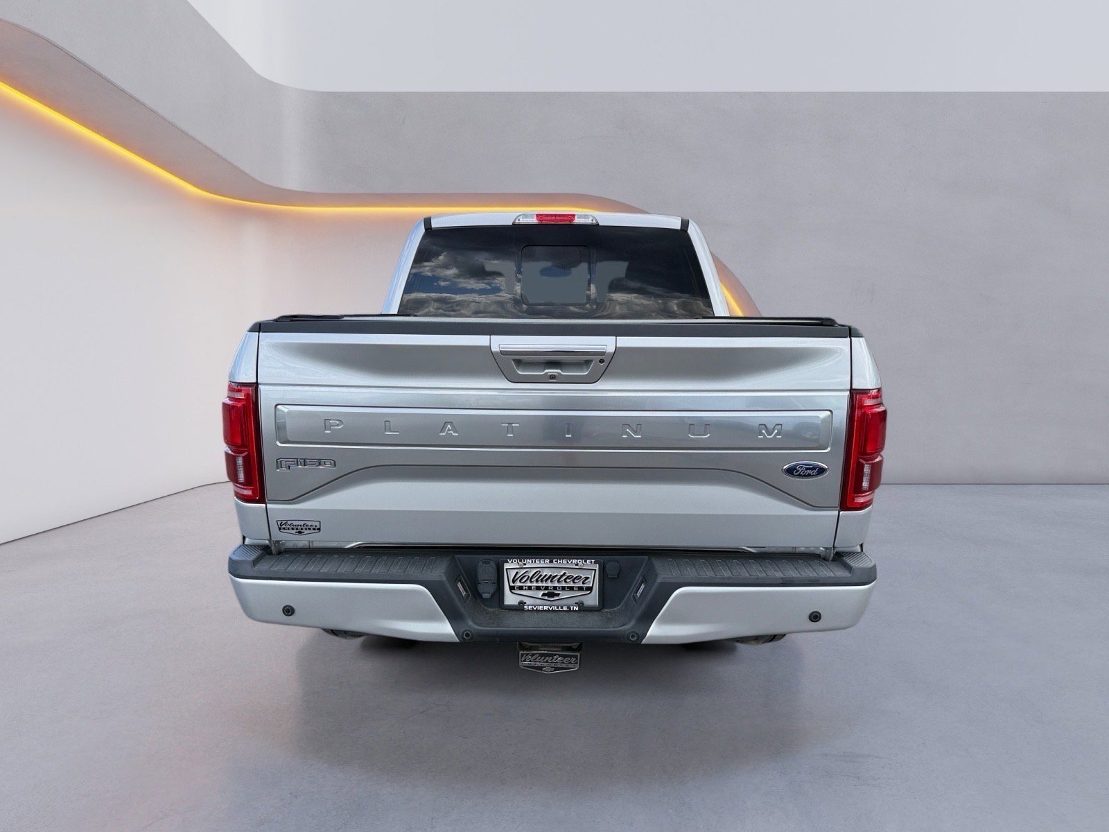 Used 2015 Ford F150 Platinum w/ Equipment Group 701A Luxury AWD/4WD image 4