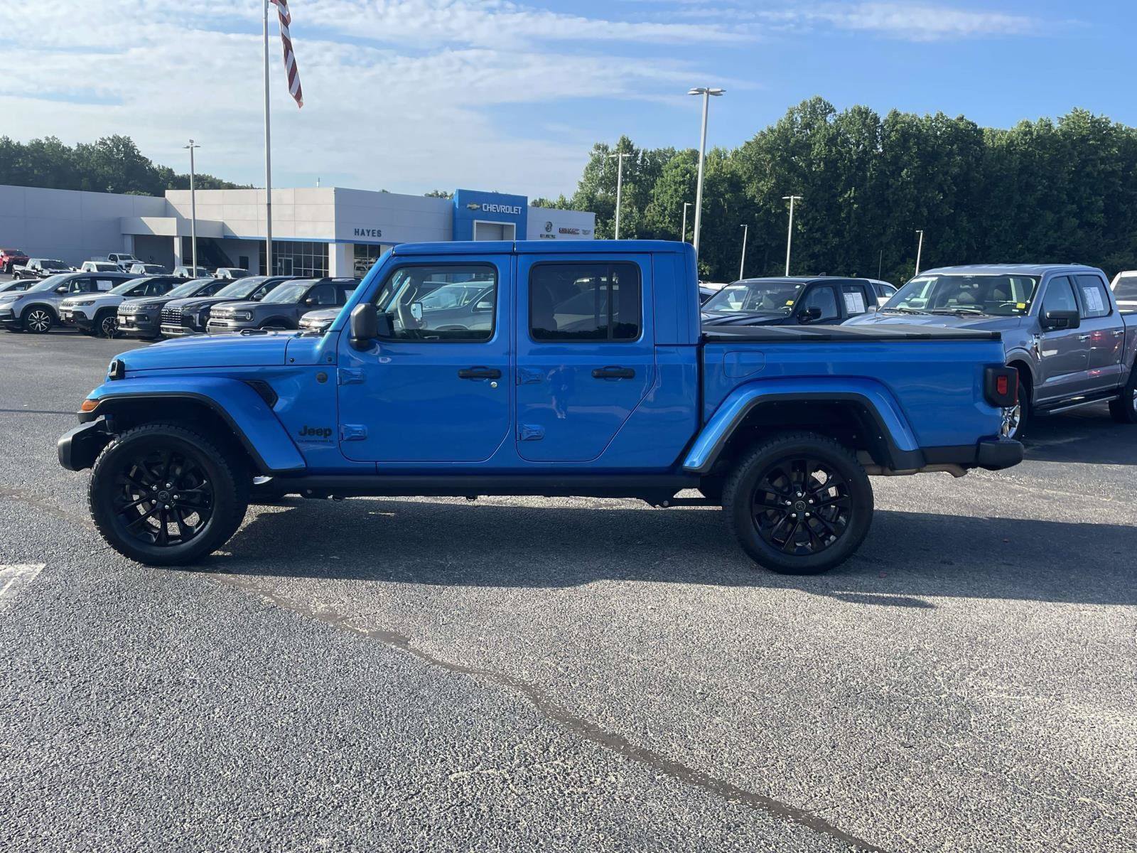 Certified 2024 Jeep Gladiator Sport AWD/4WD image 8