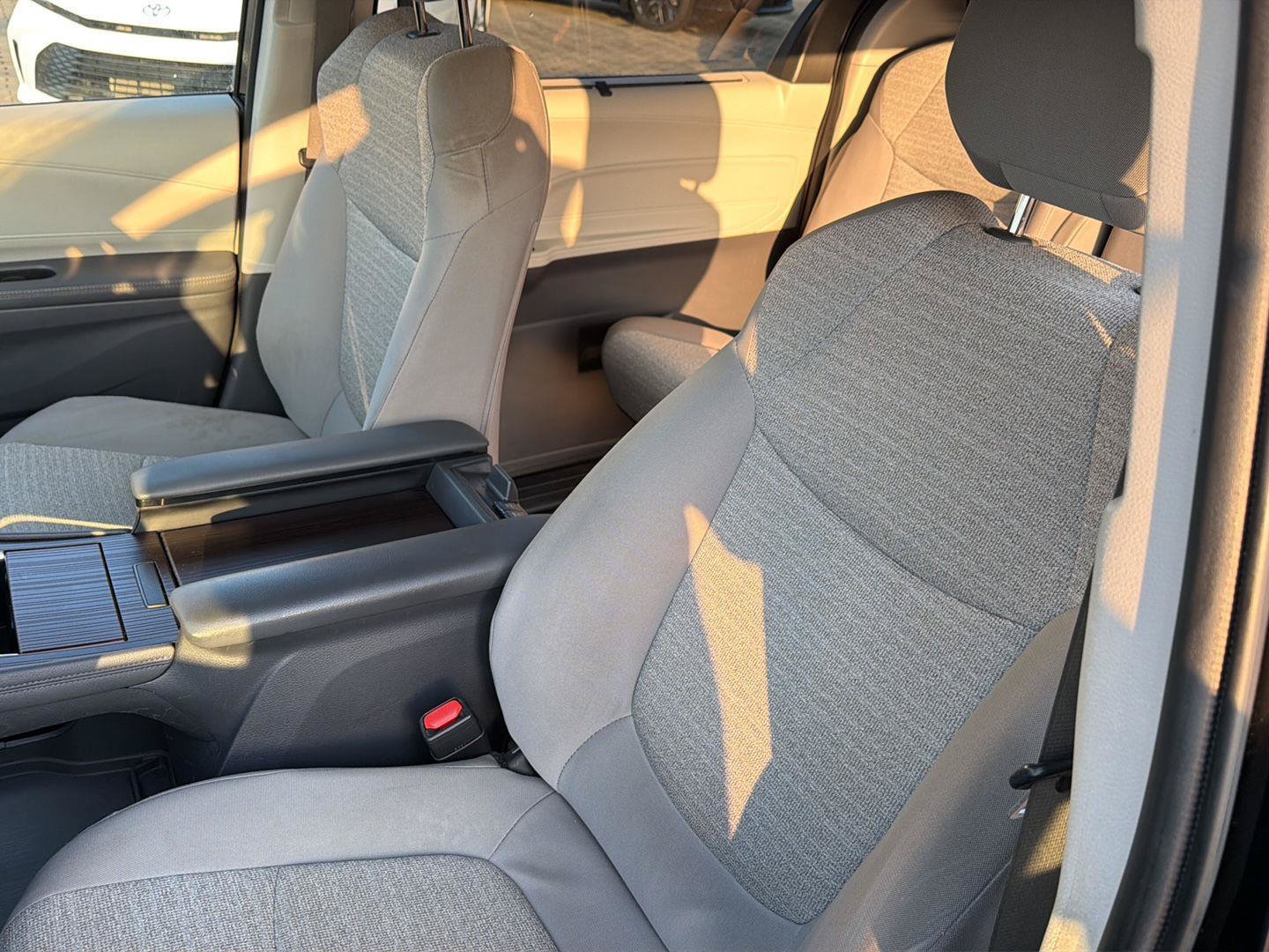 Used 2023 Toyota Sienna LE FWD image 26
