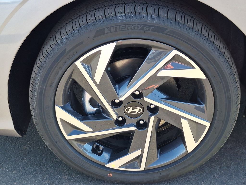 New 2026 Hyundai Elantra Limited image 25