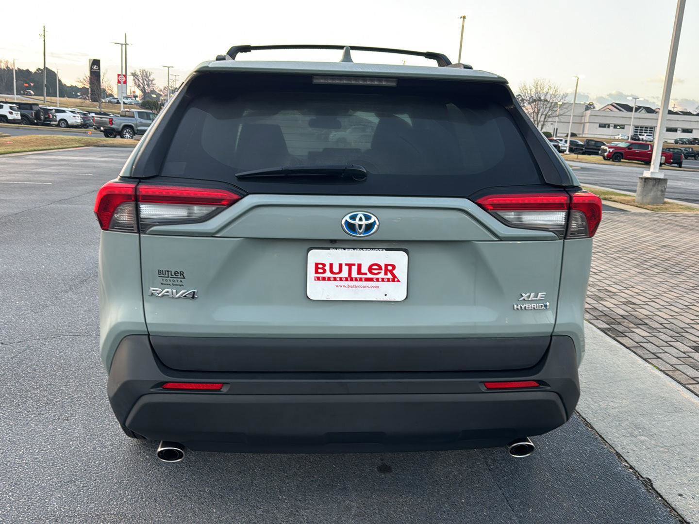 Certified 2021 Toyota RAV4 XLE w/ Convenience Package image 4