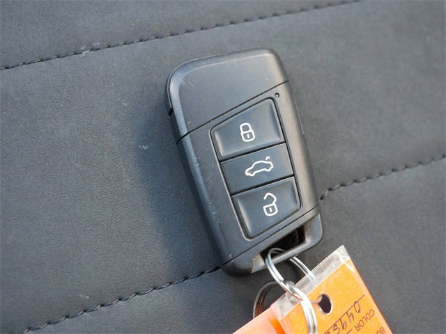 Certified 2025 Volkswagen Taos SE w/ Panoramic Sunroof Package image 38