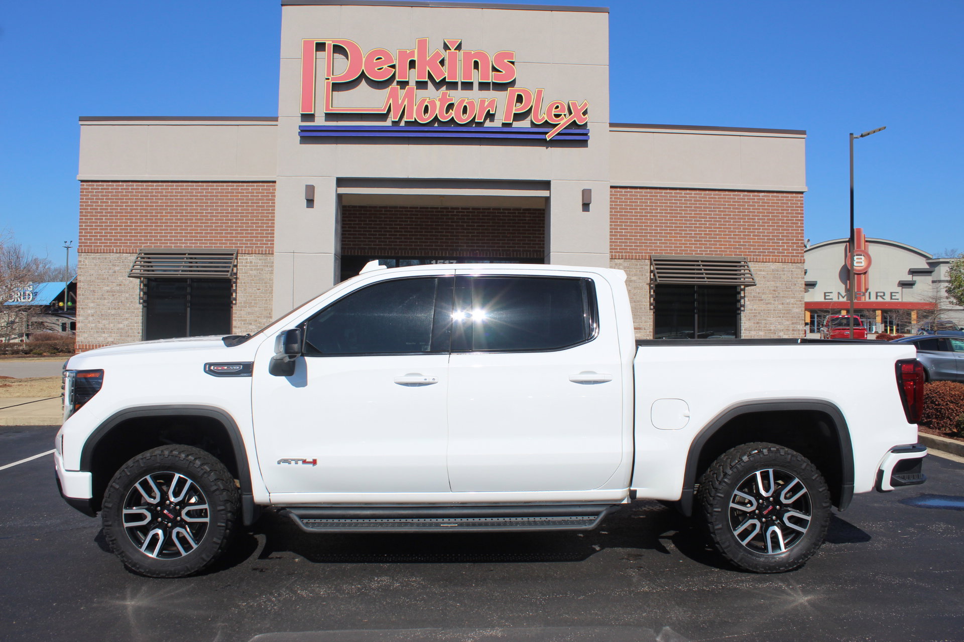 Used 2023 GMC Sierra 1500 AT4 w/ AT4 Premium Package image 9