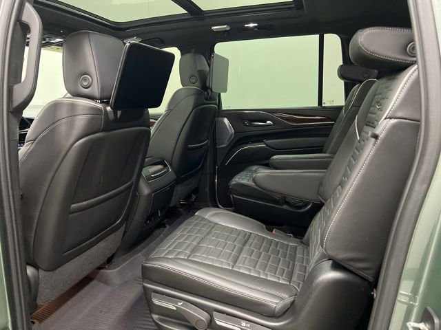 Certified 2024 Cadillac Escalade ESV Sport Platinum w/ LPO, Floor Liner Package AWD/4WD image 25