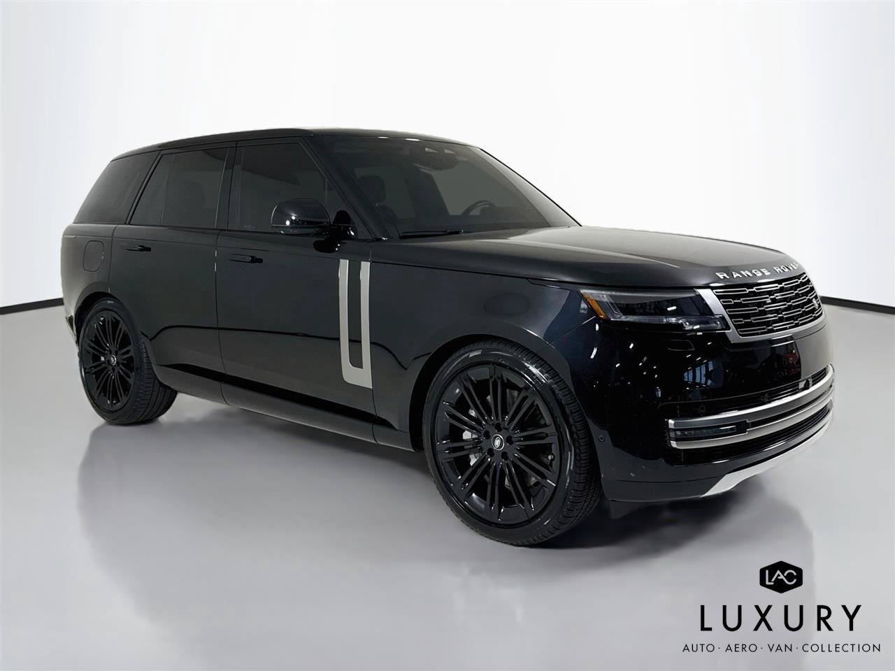 Used 2024 Land Rover Range Rover SE AWD/4WD image 3