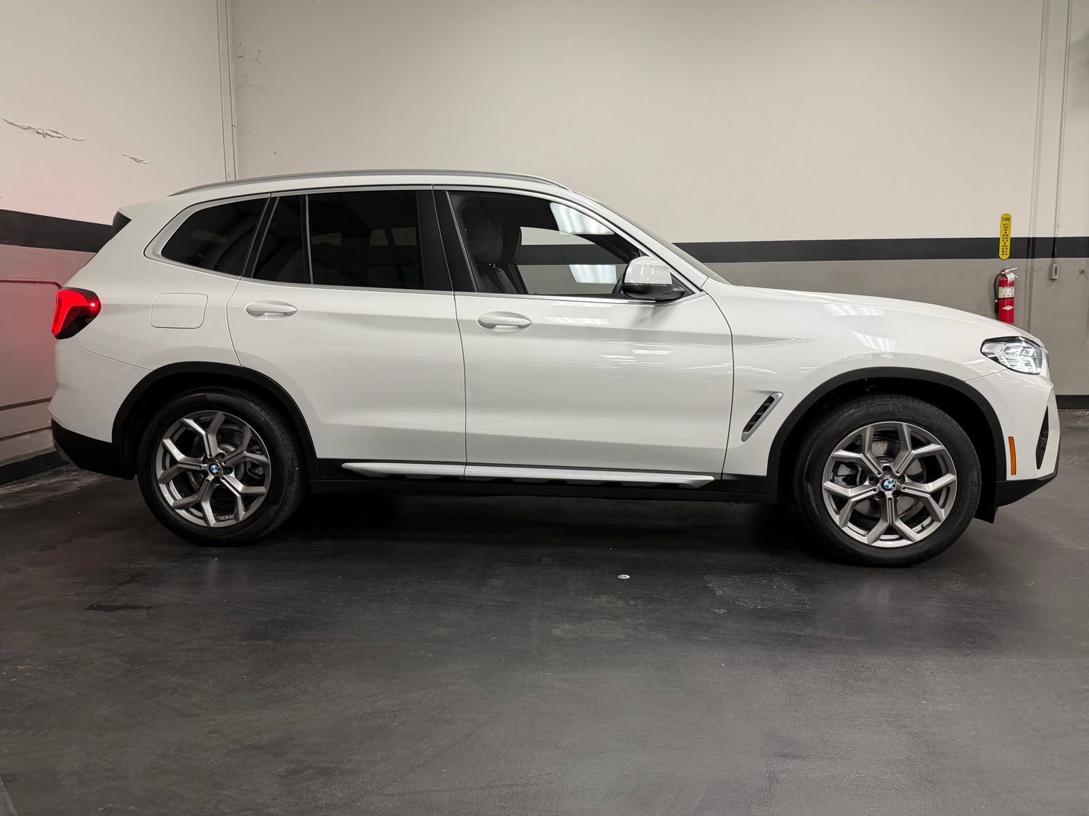 Used 2023 BMW X3 xDrive30i w/ Convenience Package w/ZPA image 5