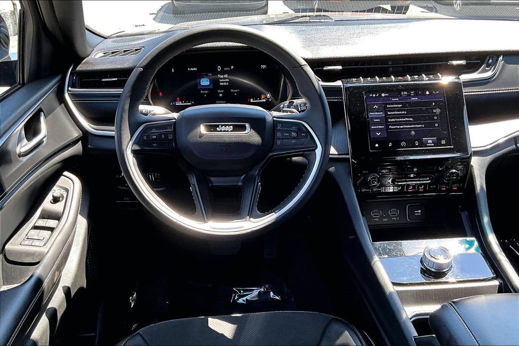 Used 2024 Jeep Grand Cherokee Altitude AWD/4WD image 5