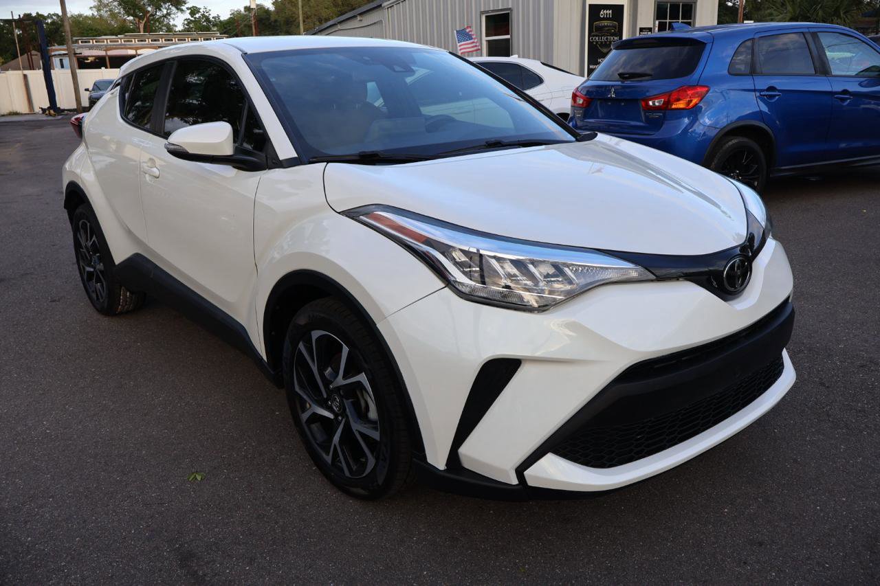 Used 2021 Toyota C-HR XLE image 3