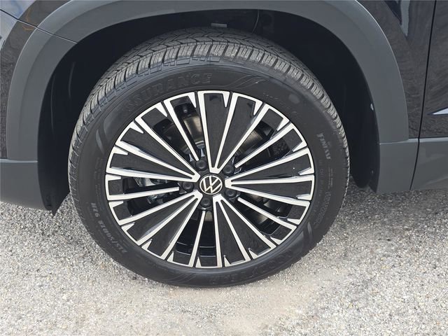 Used 2025 Volkswagen Taos SE image 8