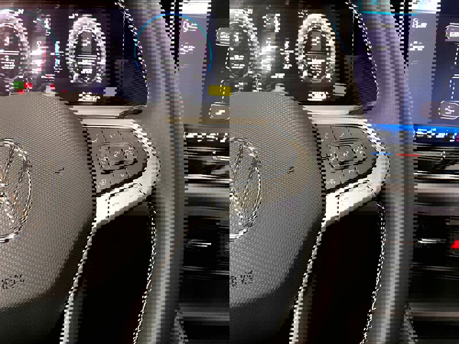 New 2026 Volkswagen Tiguan SE image 18