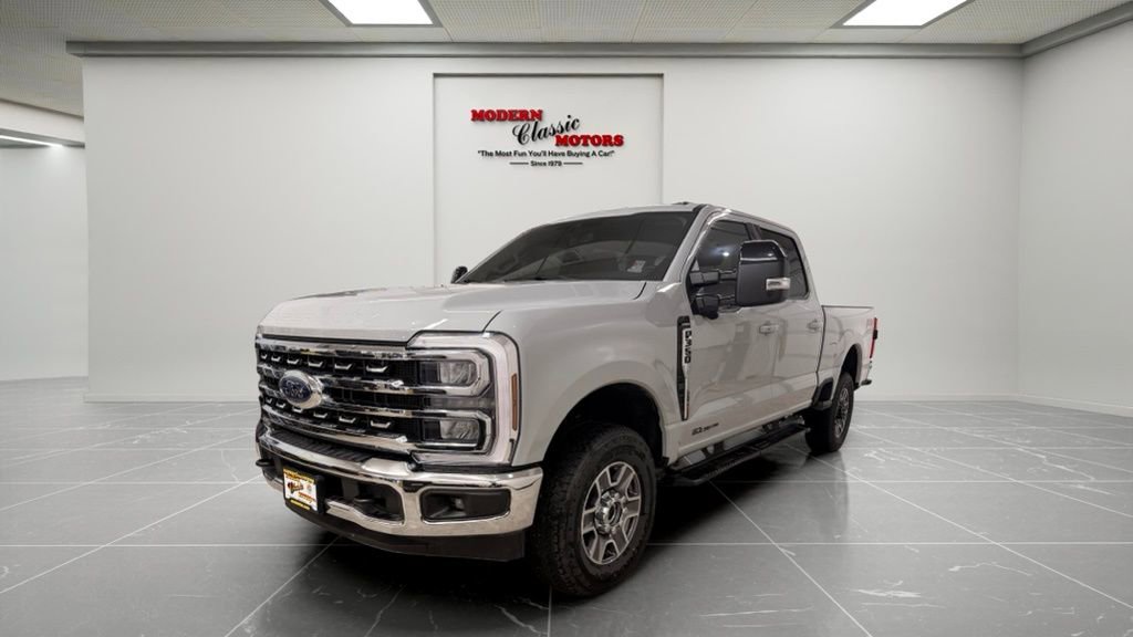 Used 2025 Ford F350 Lariat AWD/4WD image 3