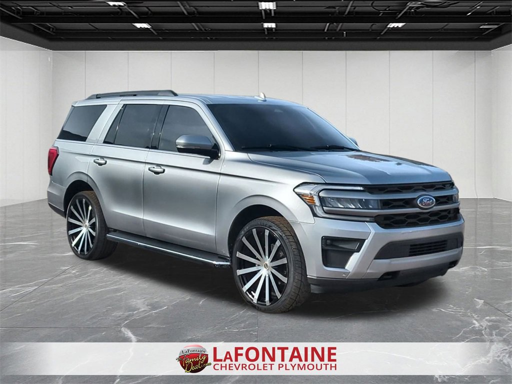 Used 2022 Ford Expedition XLT image 2