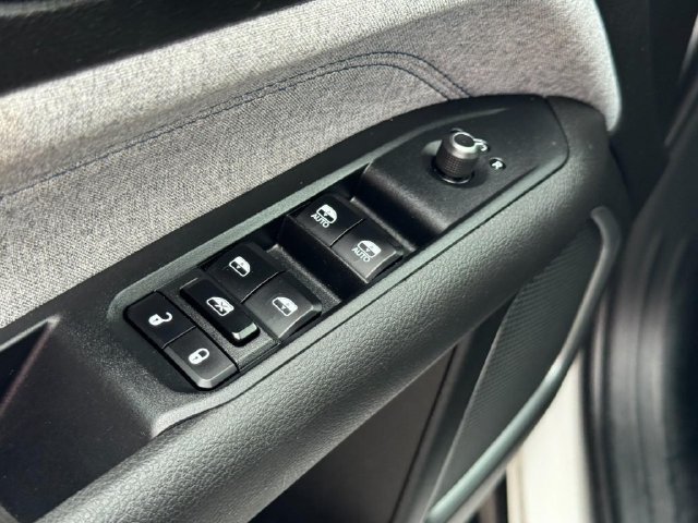 Used 2024 Jeep Compass Latitude AWD/4WD image 12