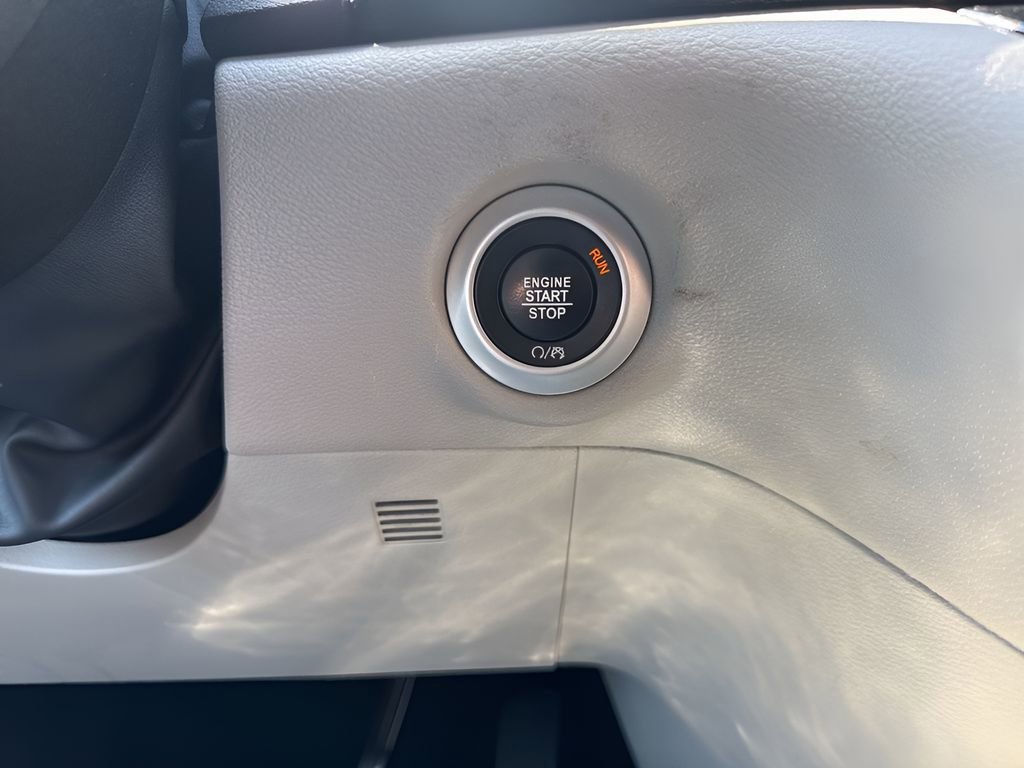 Used 2023 Chrysler Pacifica Touring-L image 22