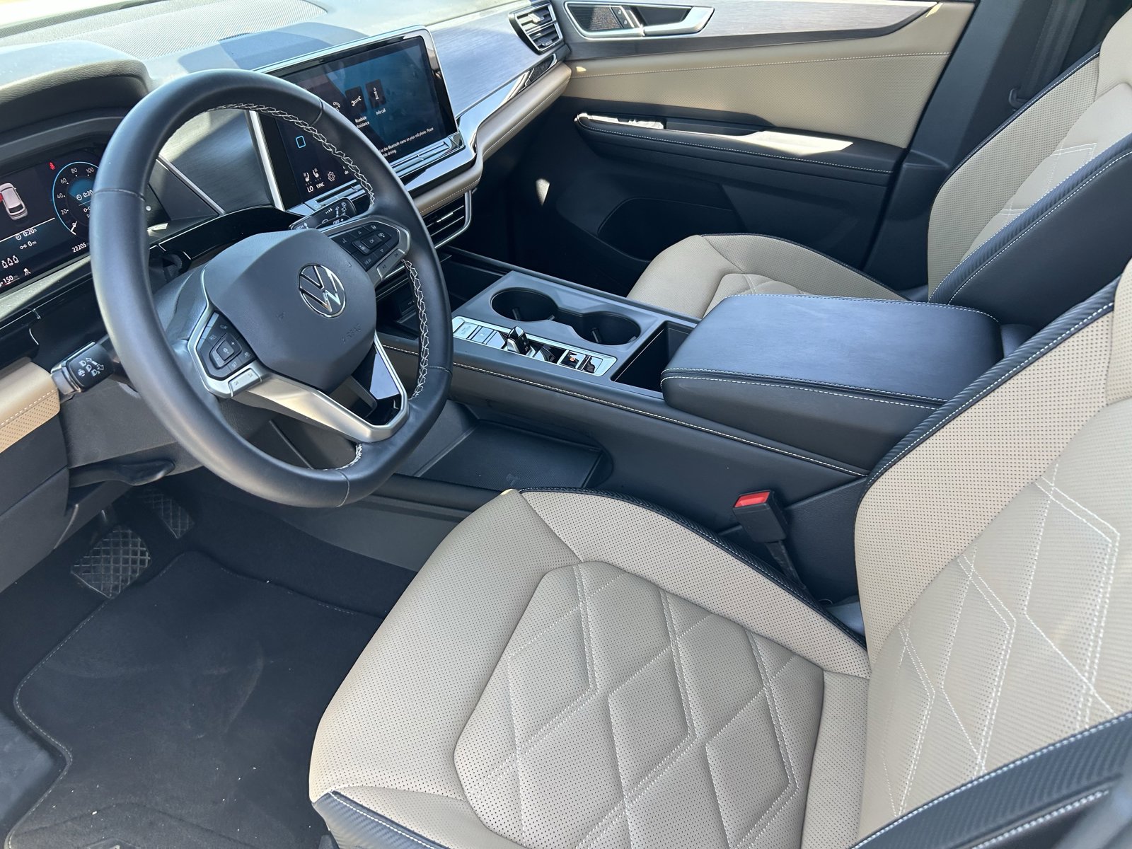 Used 2024 Volkswagen Atlas Cross Sport SE FWD image 25