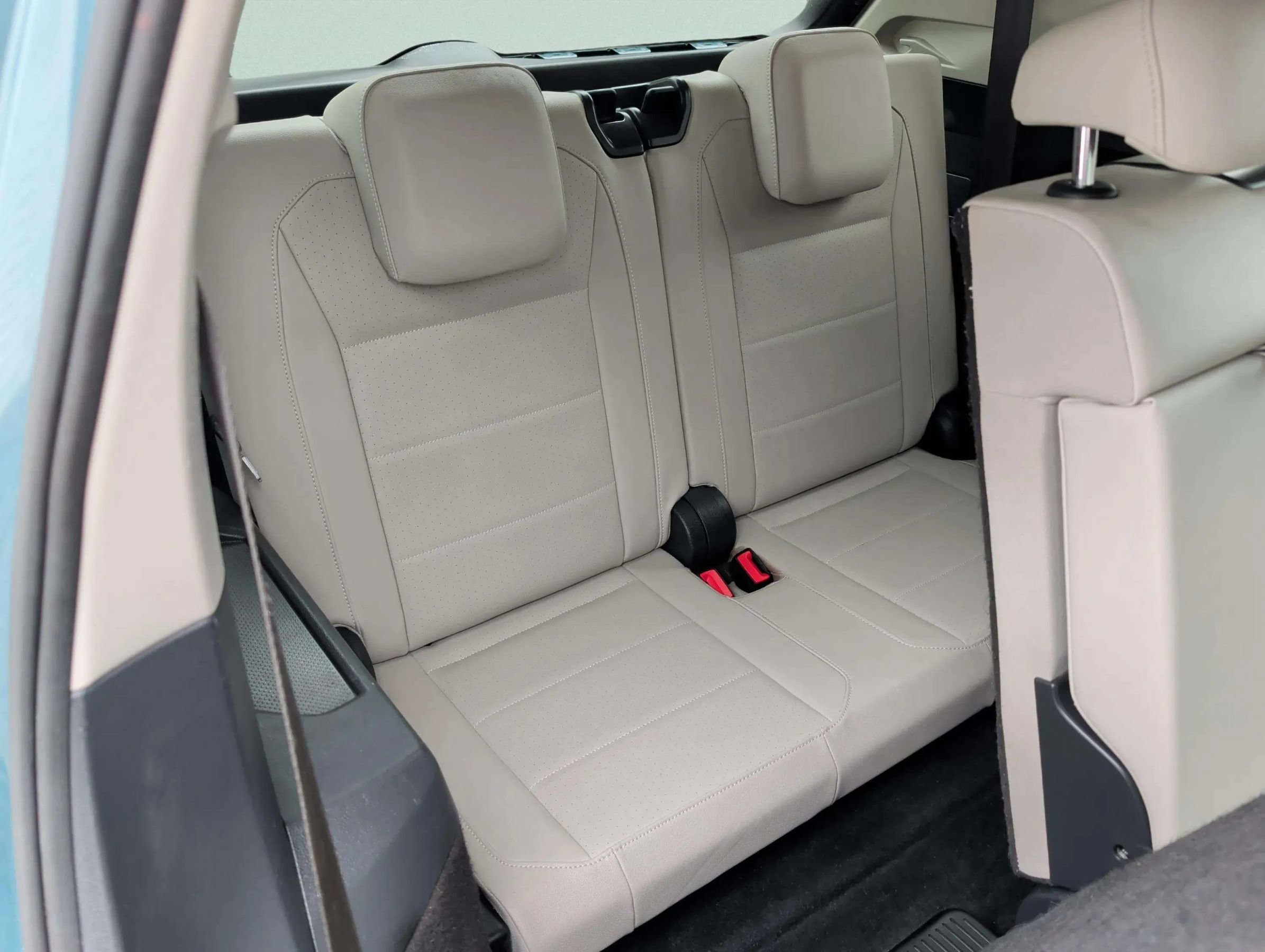 Used 2021 Volkswagen Tiguan SE image 19