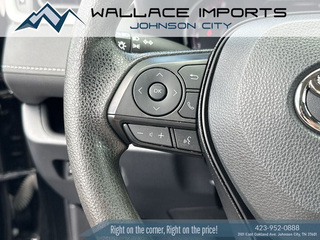 Used 2023 Toyota RAV4 XLE AWD/4WD image 30
