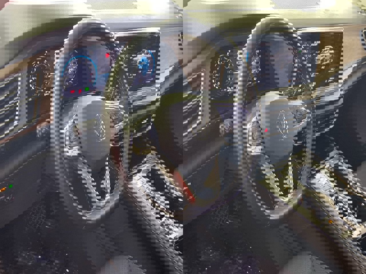 Used 2024 Volkswagen Atlas SE image 11