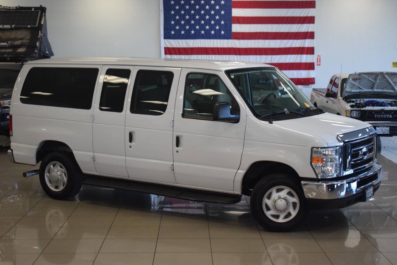 Used 2014 Ford E-350 and Econoline 350 XLT image 2