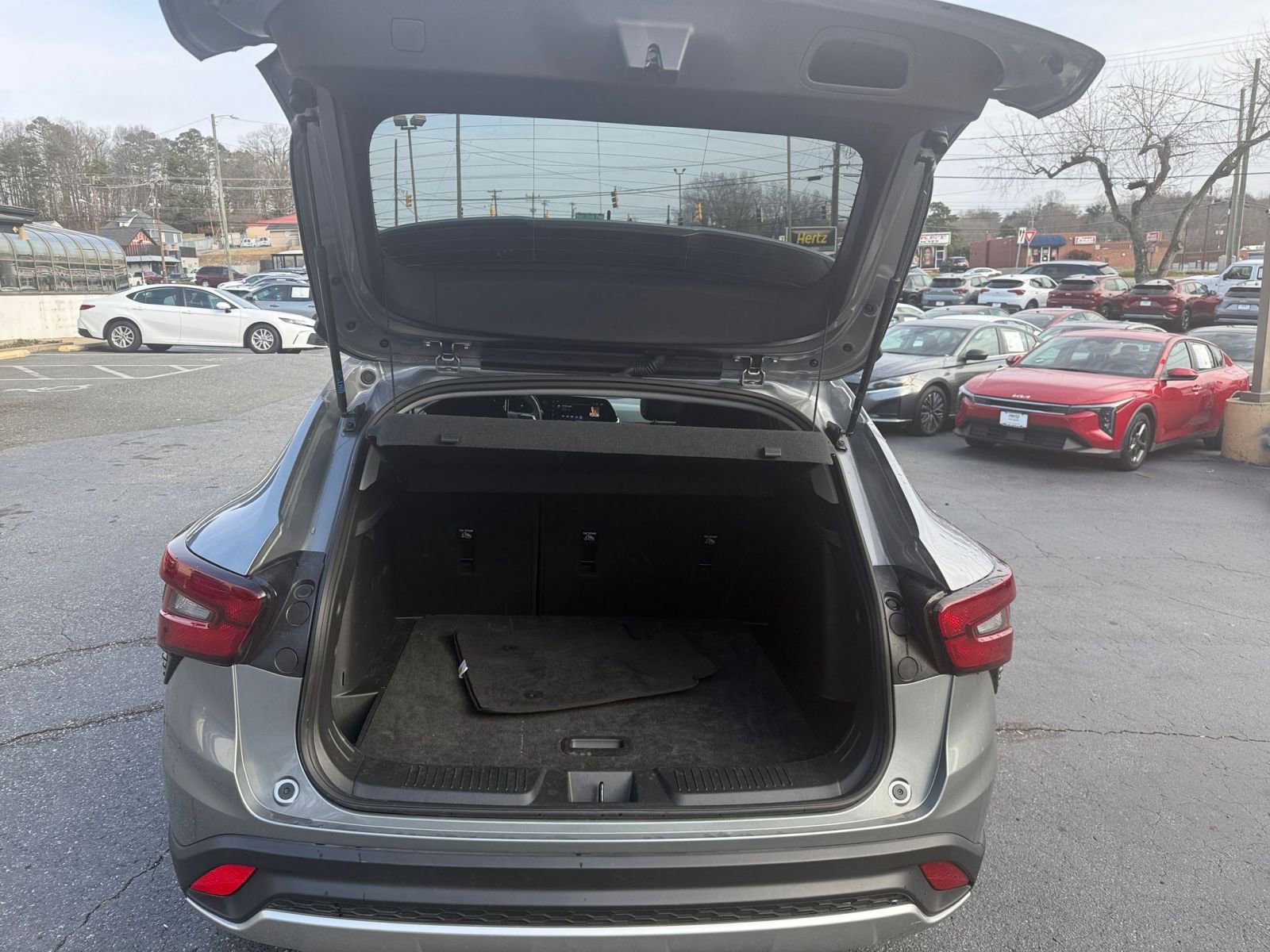 Used 2025 Chevrolet Trax LT w/ LT Convenience Package image 30