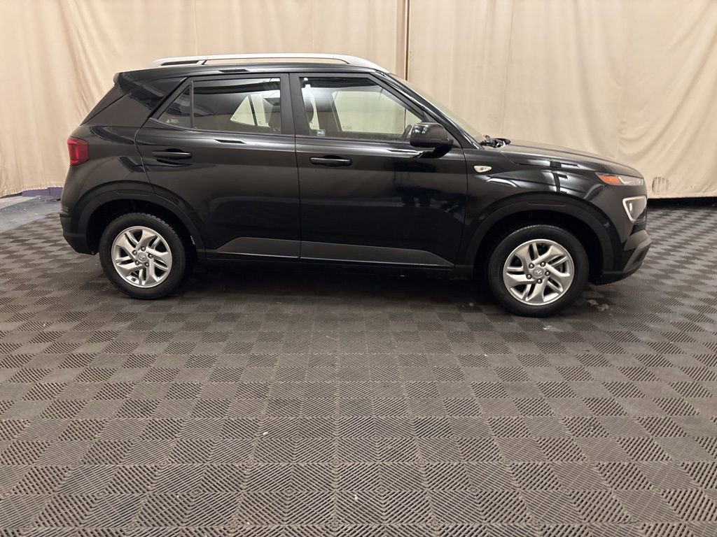 Used 2020 Hyundai Venue SEL image 4