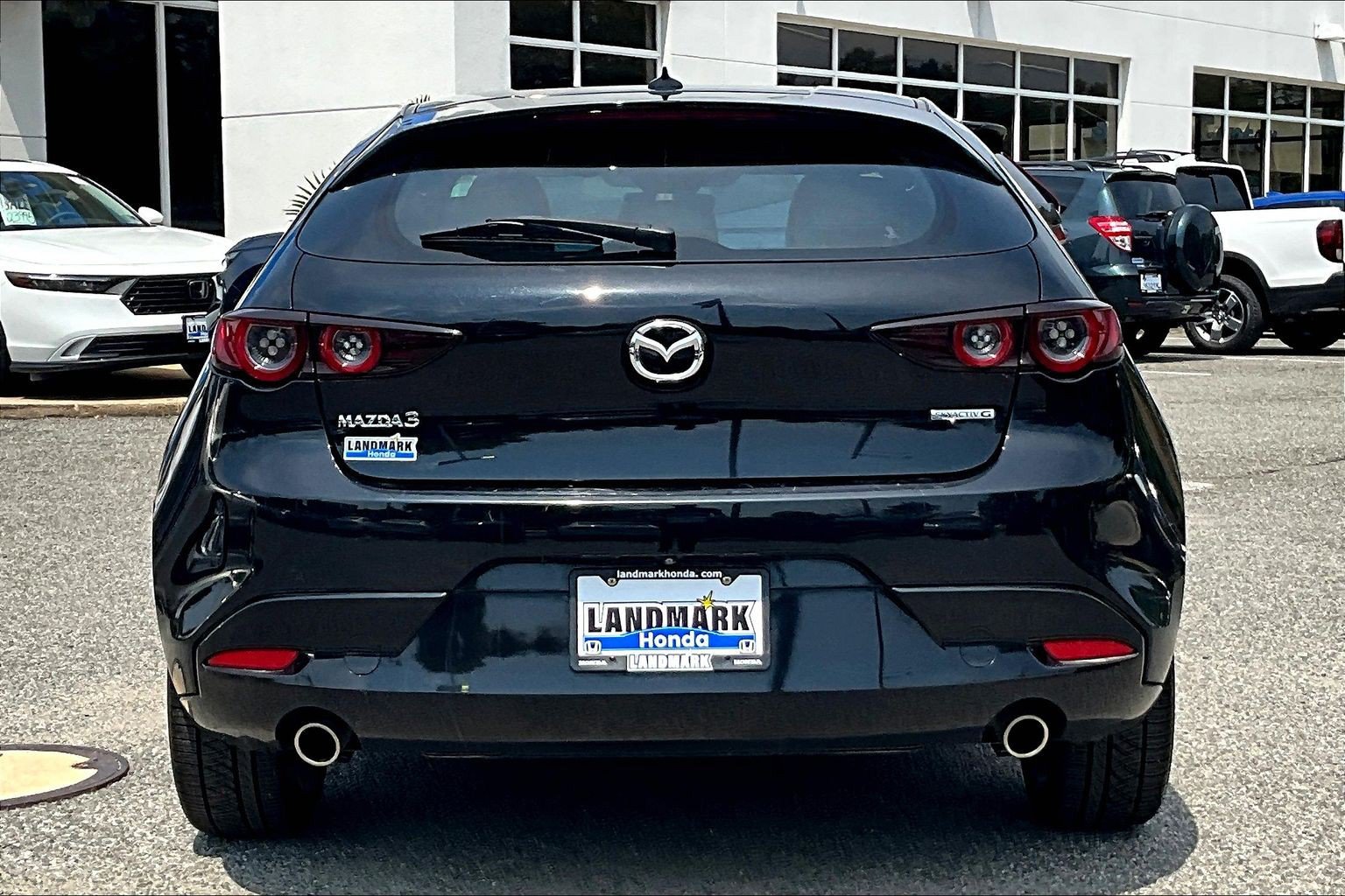 Used 2019 MAZDA MAZDA3 Hatchback w/ Preferred Package FWD image 3