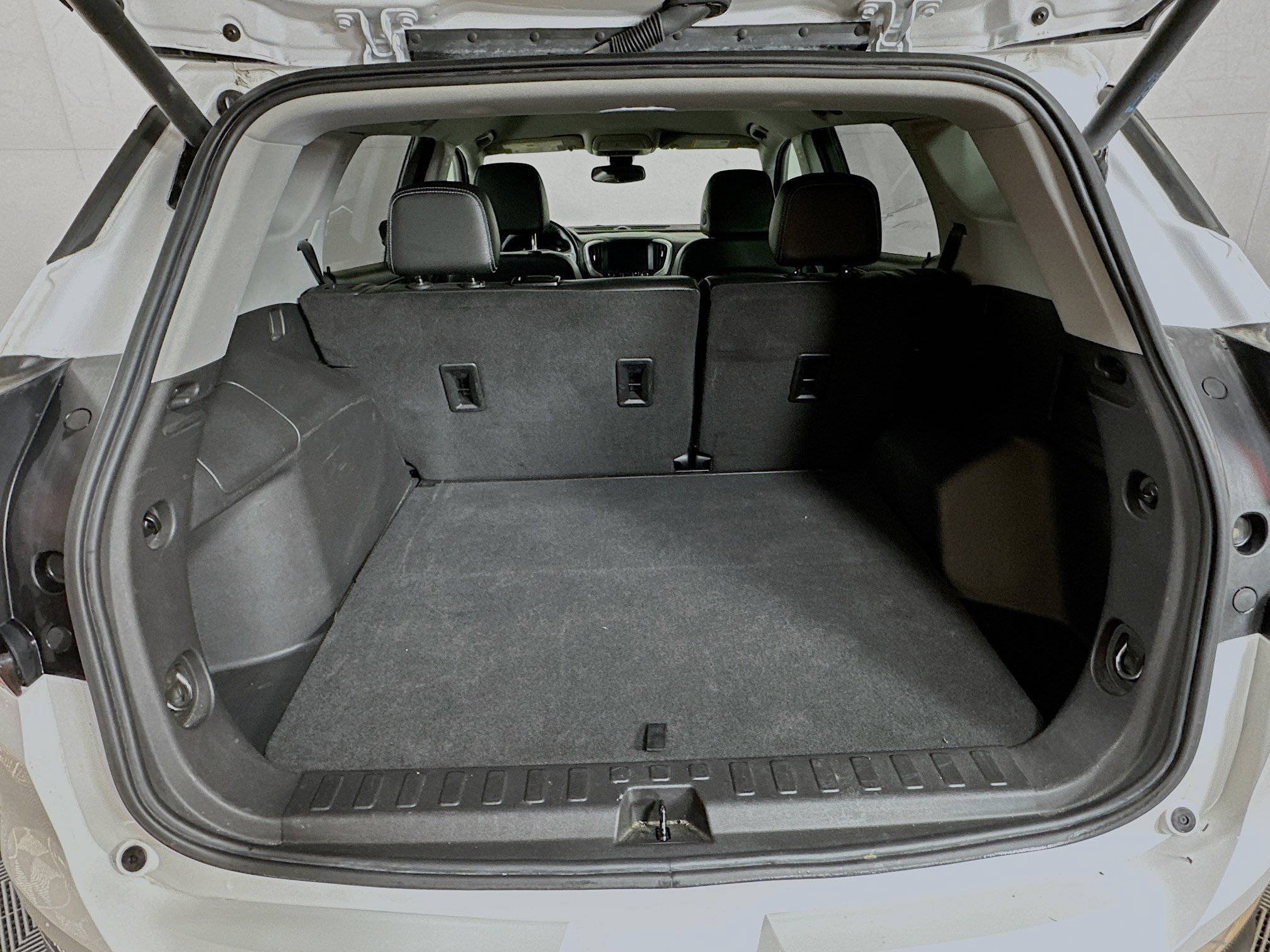 Used 2024 GMC Terrain SLT image 23