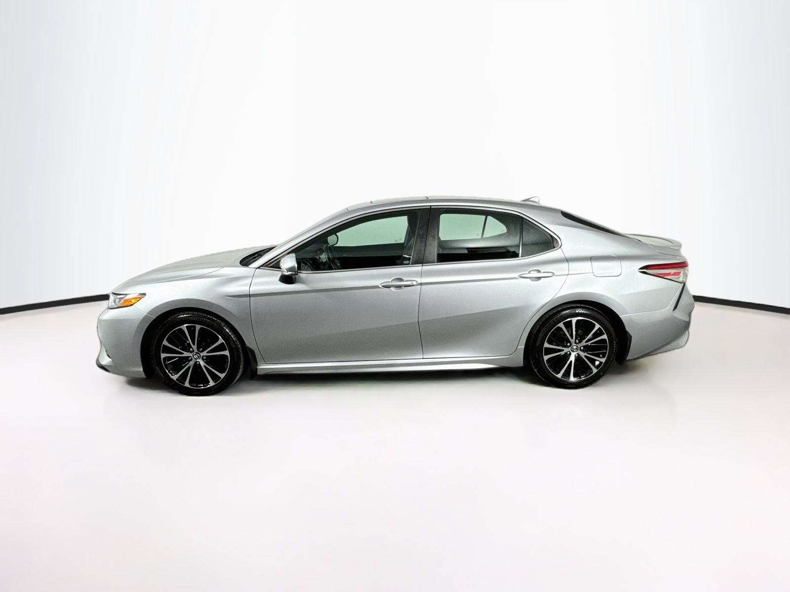 Used 2018 Toyota Camry SE FWD image 4