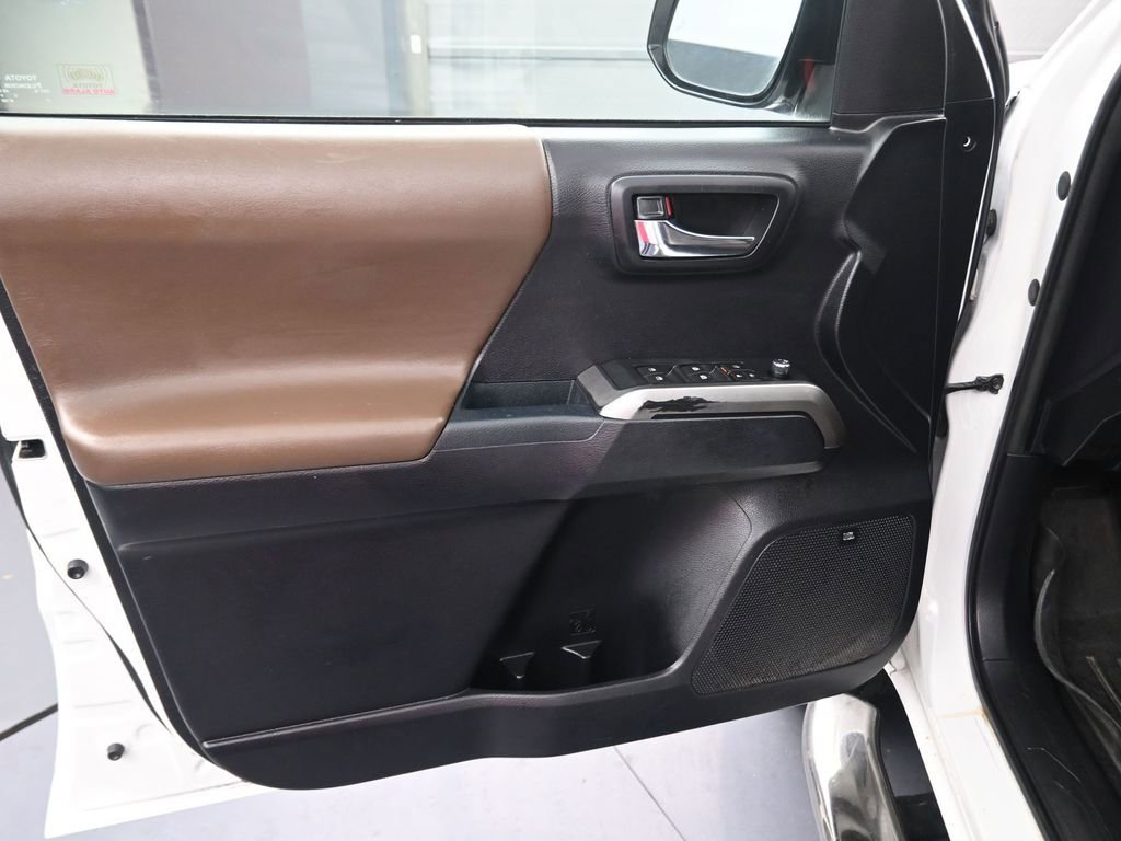 Used 2017 Toyota Tacoma Limited image 6