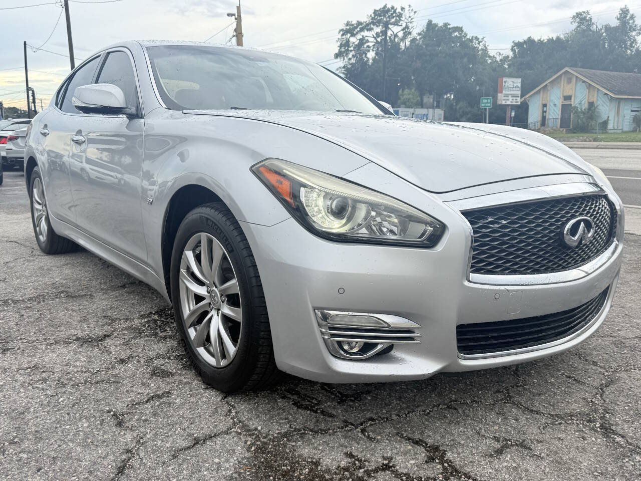 Used 2018 INFINITI Q70 Luxe AWD/4WD image 4