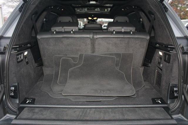 Used 2025 BMW X7 xDrive40i w/ Executive Package image 8