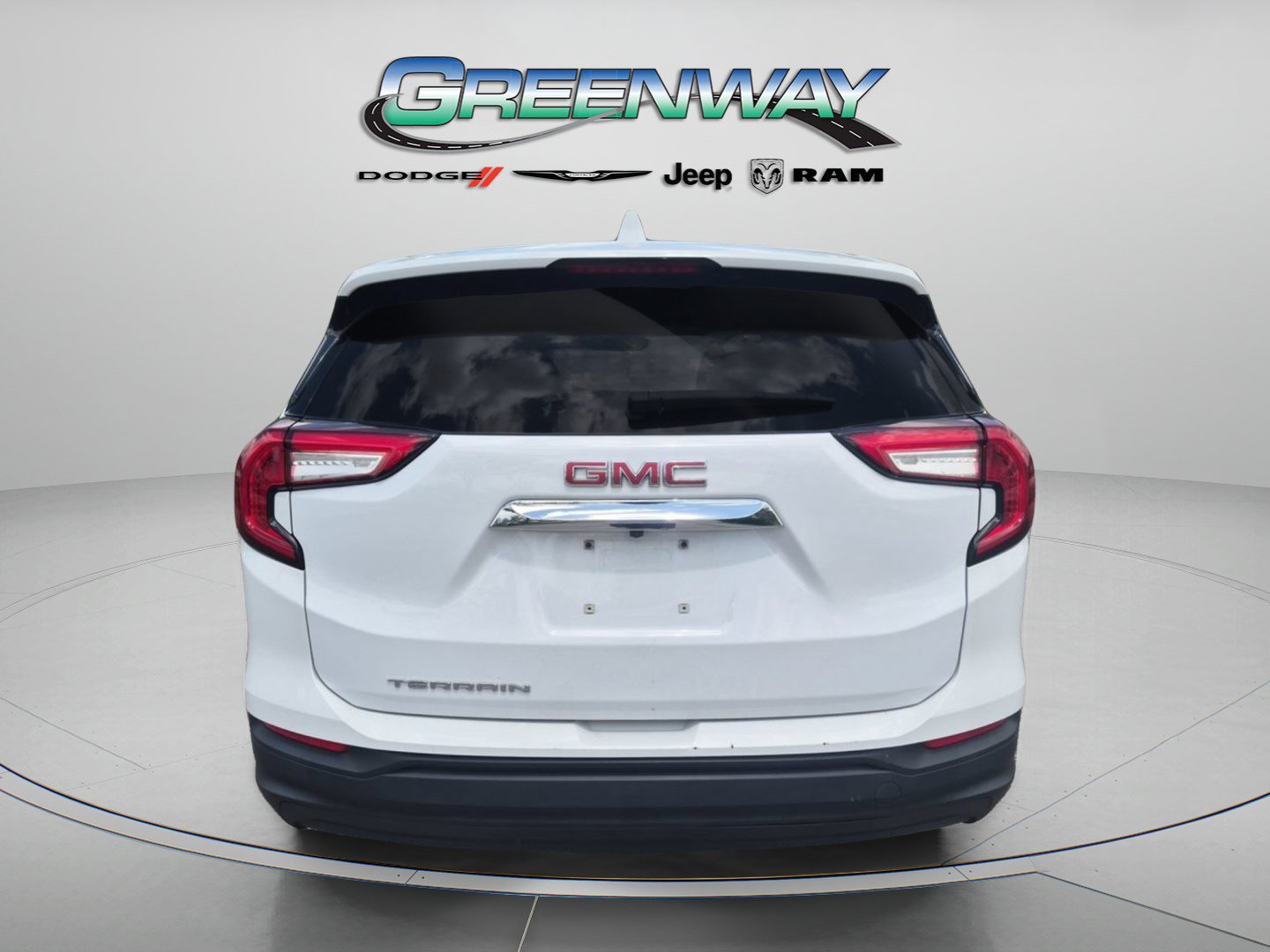 Used 2024 GMC Terrain SLE FWD image 2