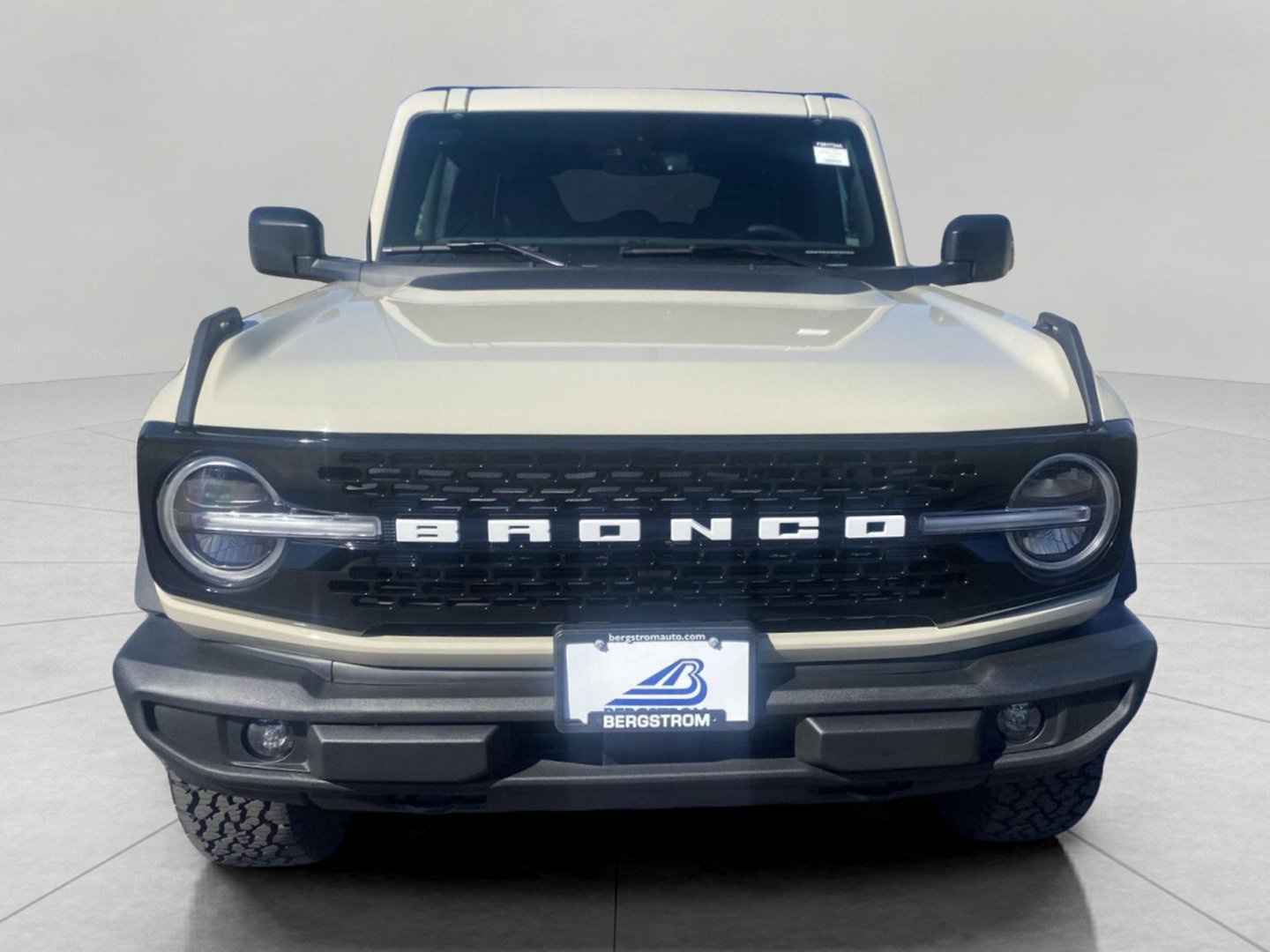 Used 2026 Ford Bronco Outer Banks w/ Black Appearance Package AWD/4WD image 4