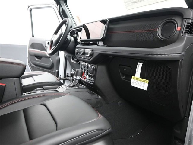 Used 2024 Jeep Wrangler Unlimited Rubicon w/ Capability Package image 23