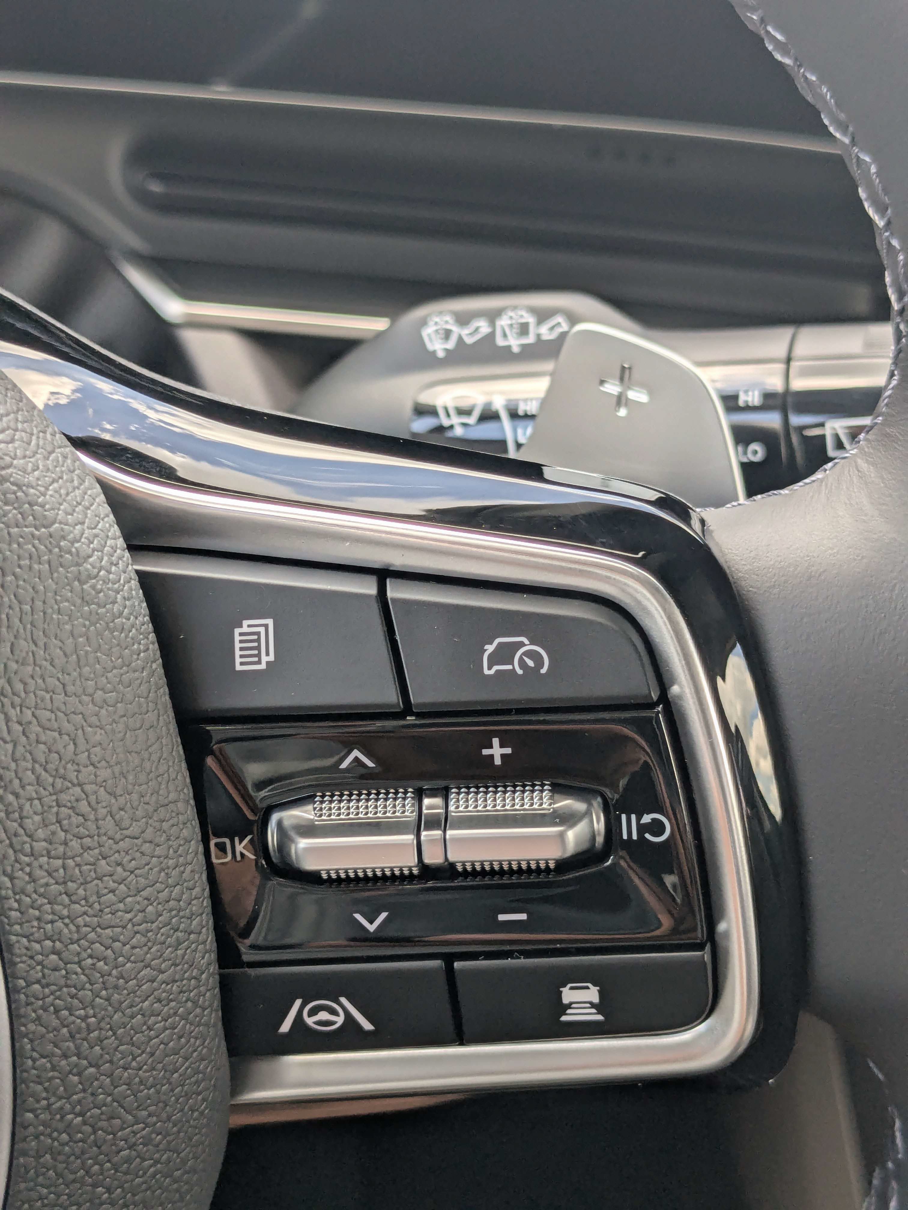 New 2026 Kia Carnival EX FWD image 37