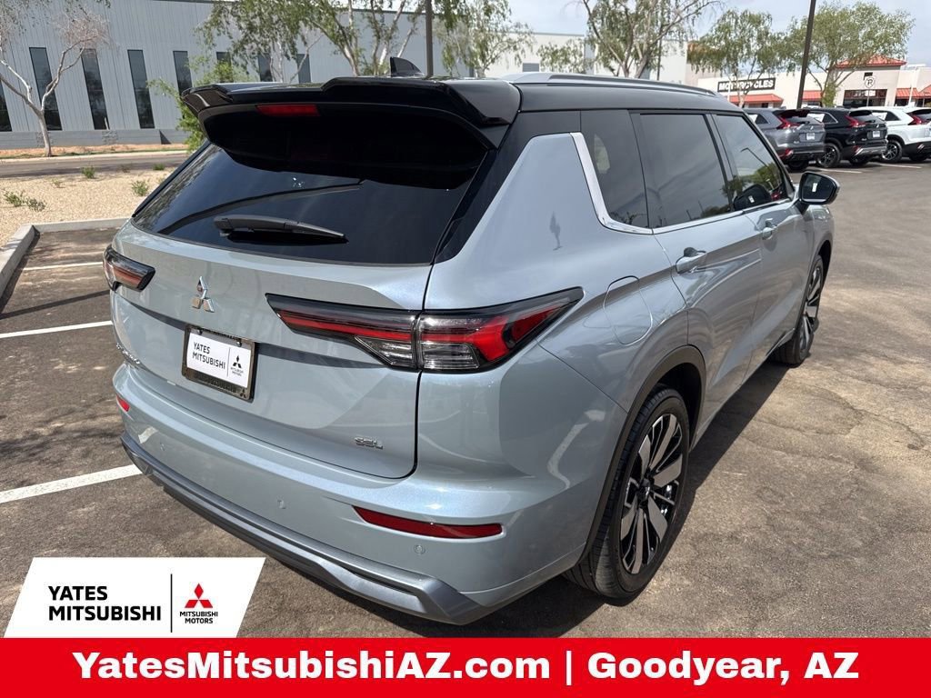 New 2026 Mitsubishi Outlander SEL image 3