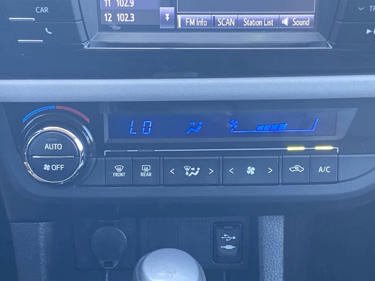 Used 2015 Toyota Corolla LE FWD image 18