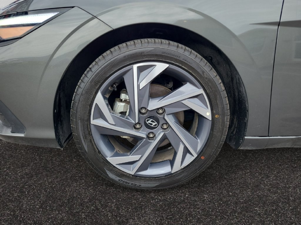Used 2025 Hyundai Elantra Sport FWD image 14