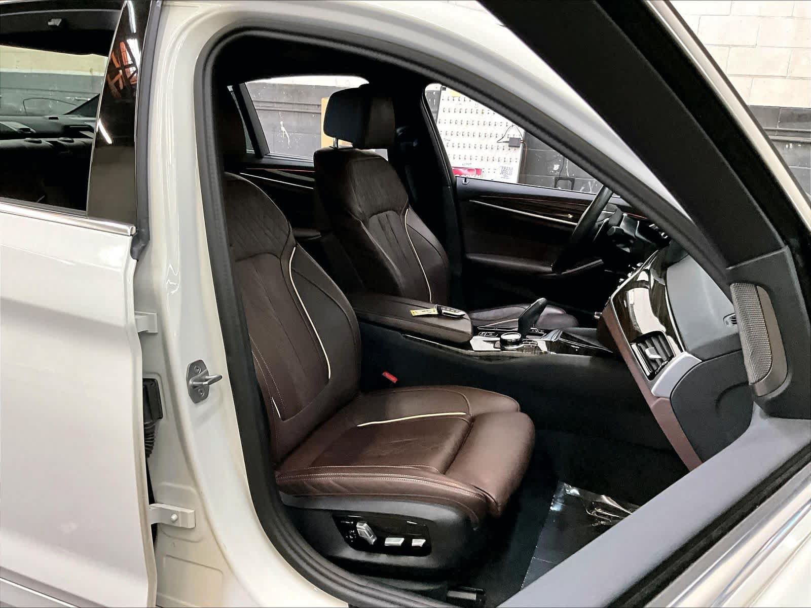 Used 2023 BMW 530i w/ Executive Package RWD image 10