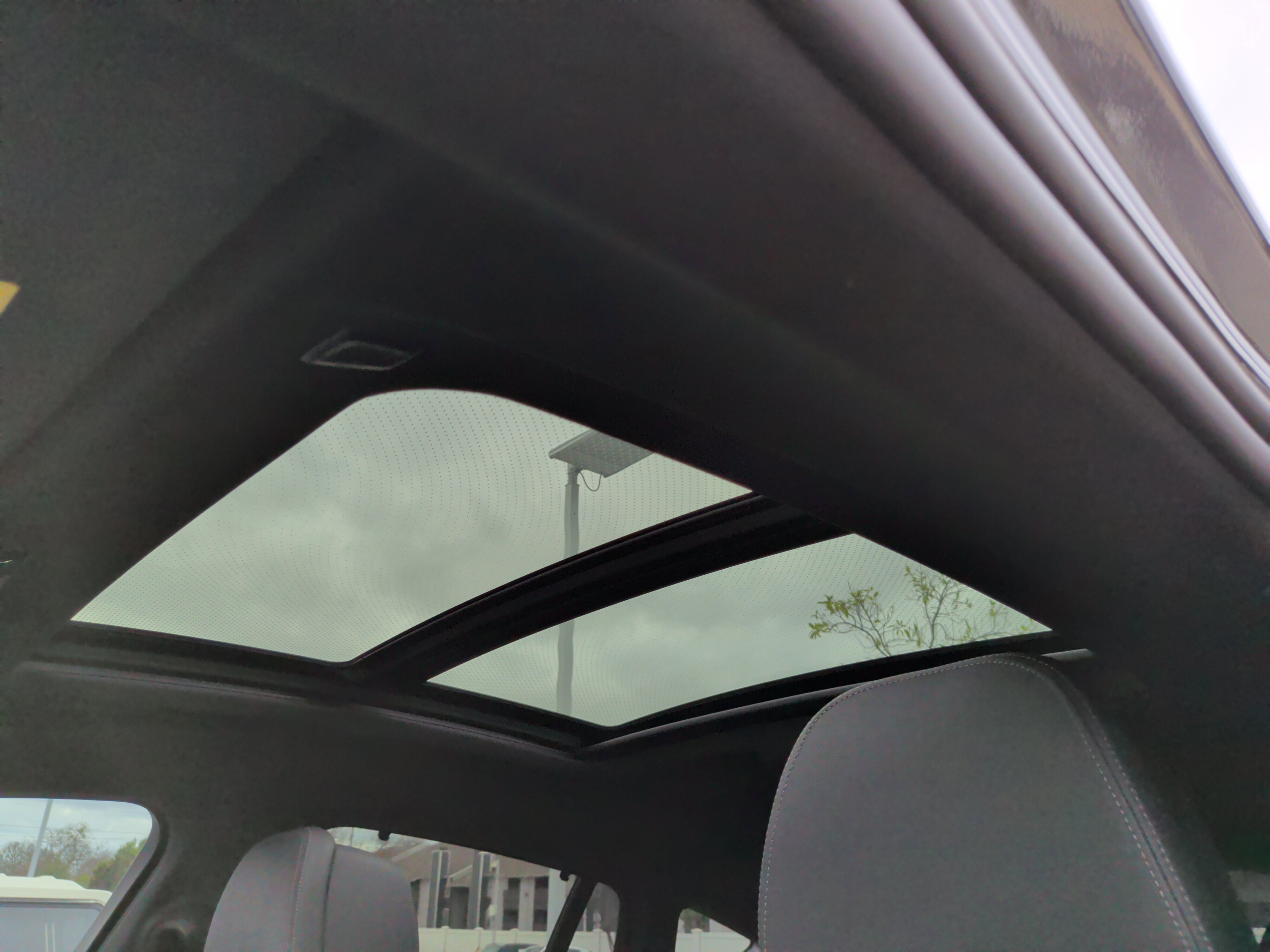 Used 2022 BMW X6 M50i w/ Executive Package image 28