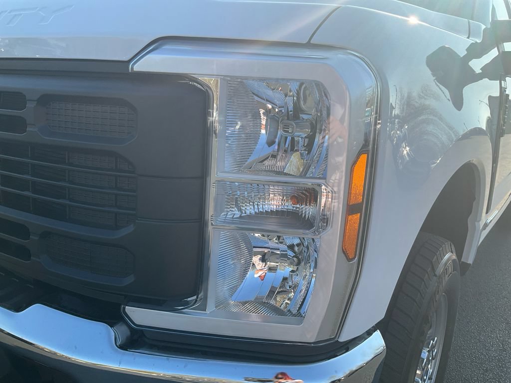 New 2026 Ford F250 XL AWD/4WD image 9