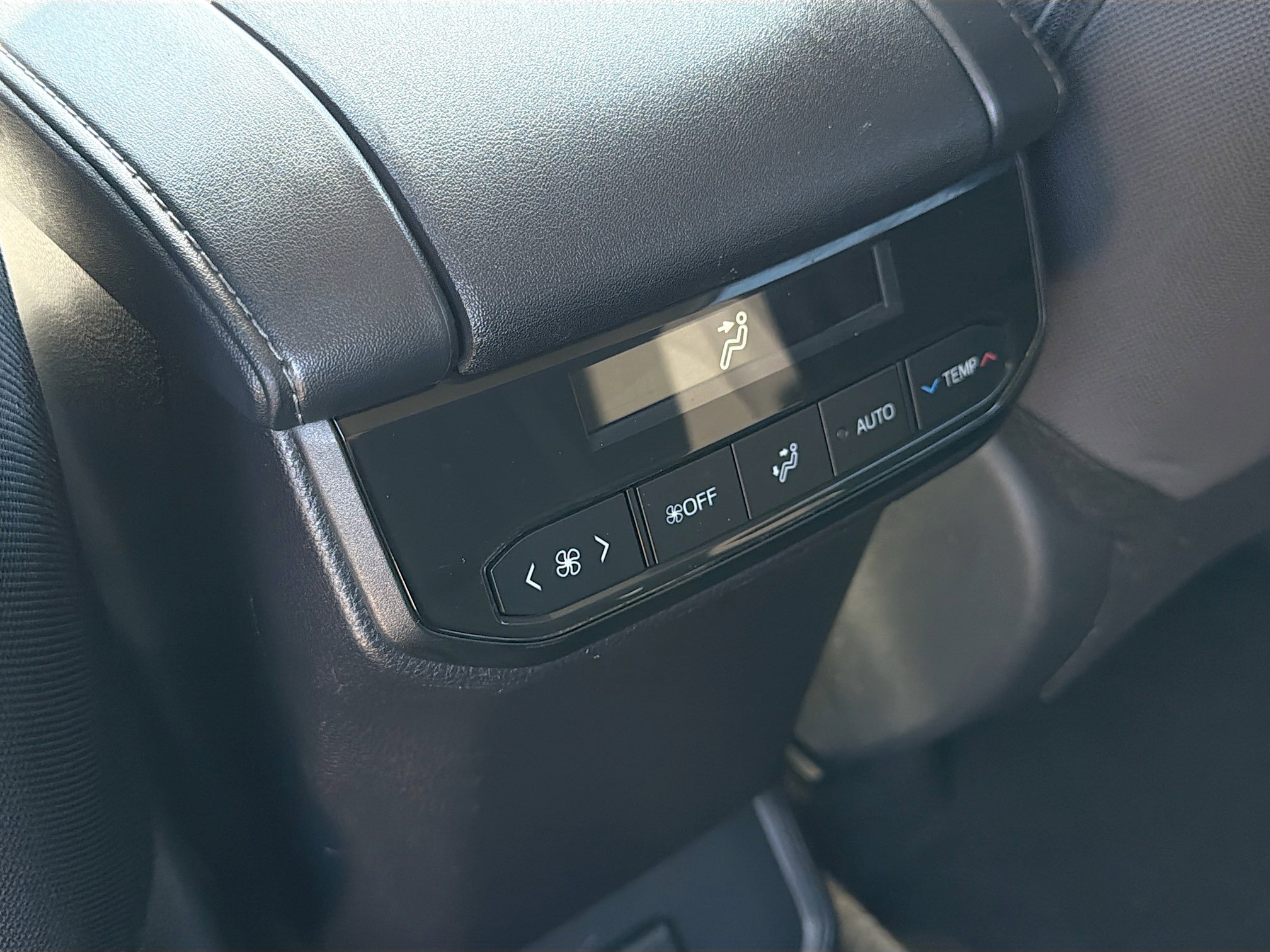 Used 2024 Toyota Highlander LE image 20