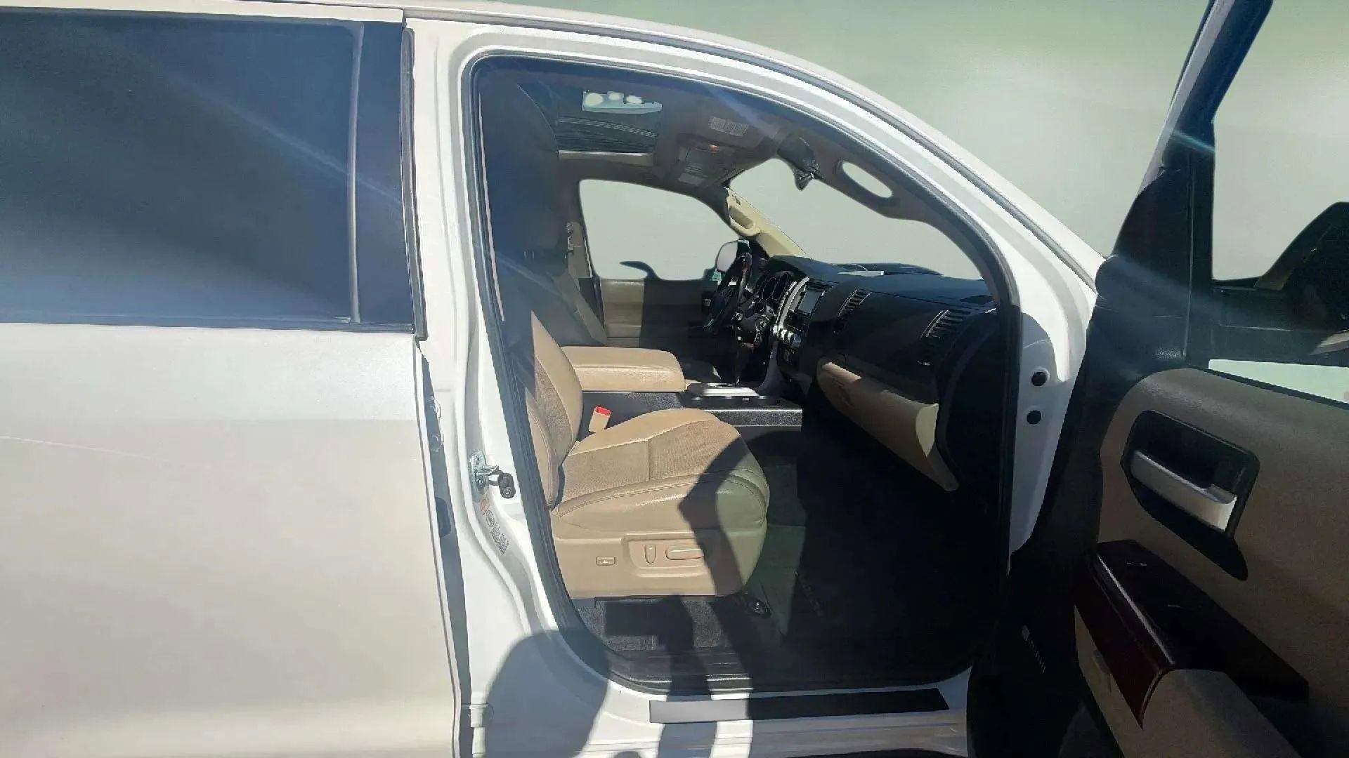 Used 2016 Toyota Sequoia Platinum image 15