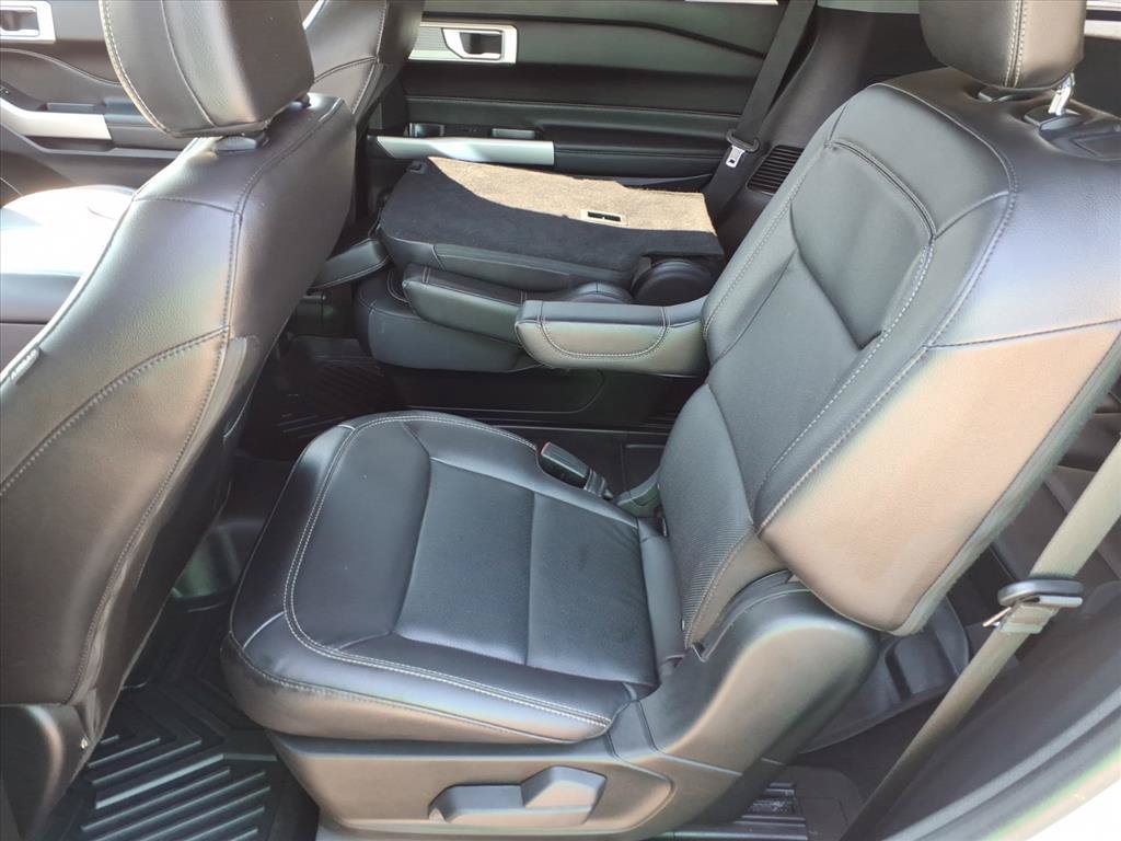 Used 2023 Ford Explorer Limited AWD/4WD image 13