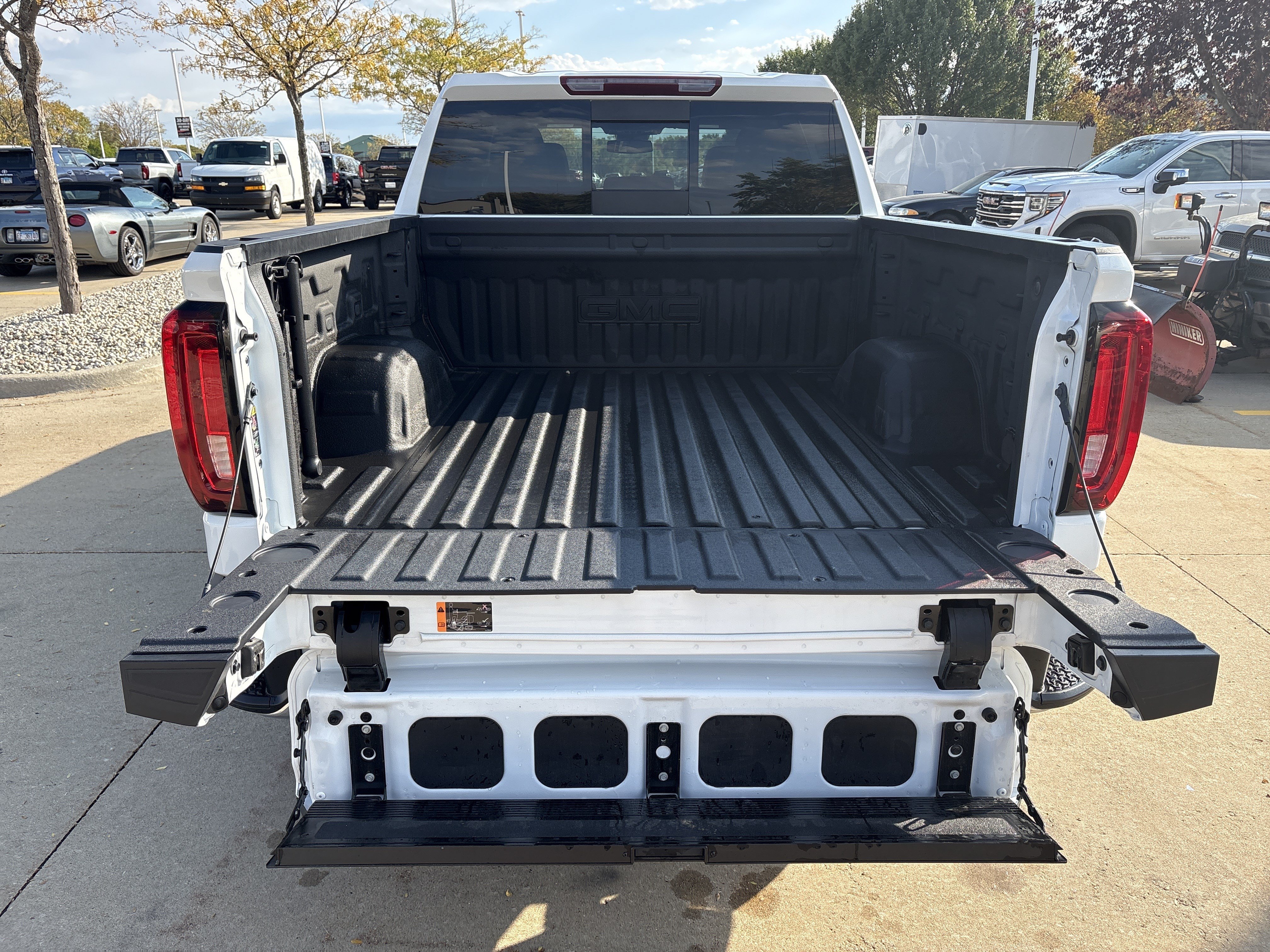 Used 2025 GMC Sierra 1500 SLT w/ SLT Premium Plus Package AWD/4WD image 16