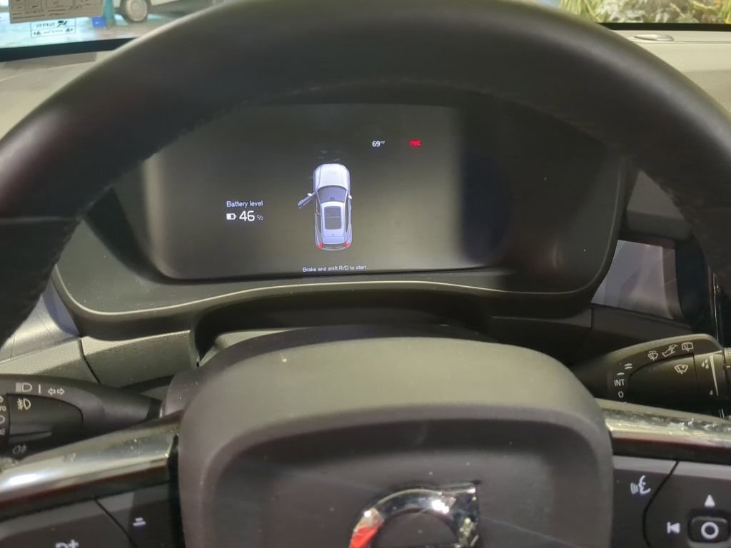 Used 2024 Volvo XC40 Recharge Plus w/ Protection Package Premier AWD/4WD image 14