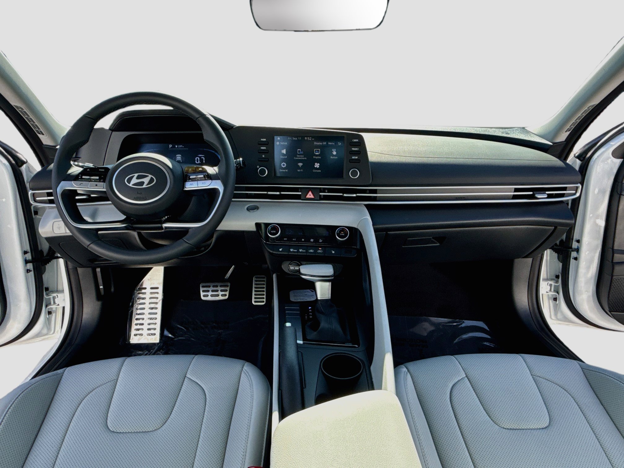 New 2026 Hyundai Elantra SEL Sport FWD image 3