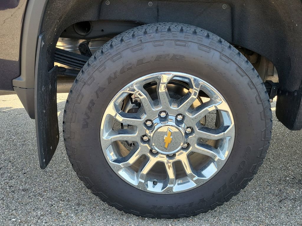 Used 2024 Chevrolet Silverado 2500 LTZ w/ LTZ Plus Package image 6