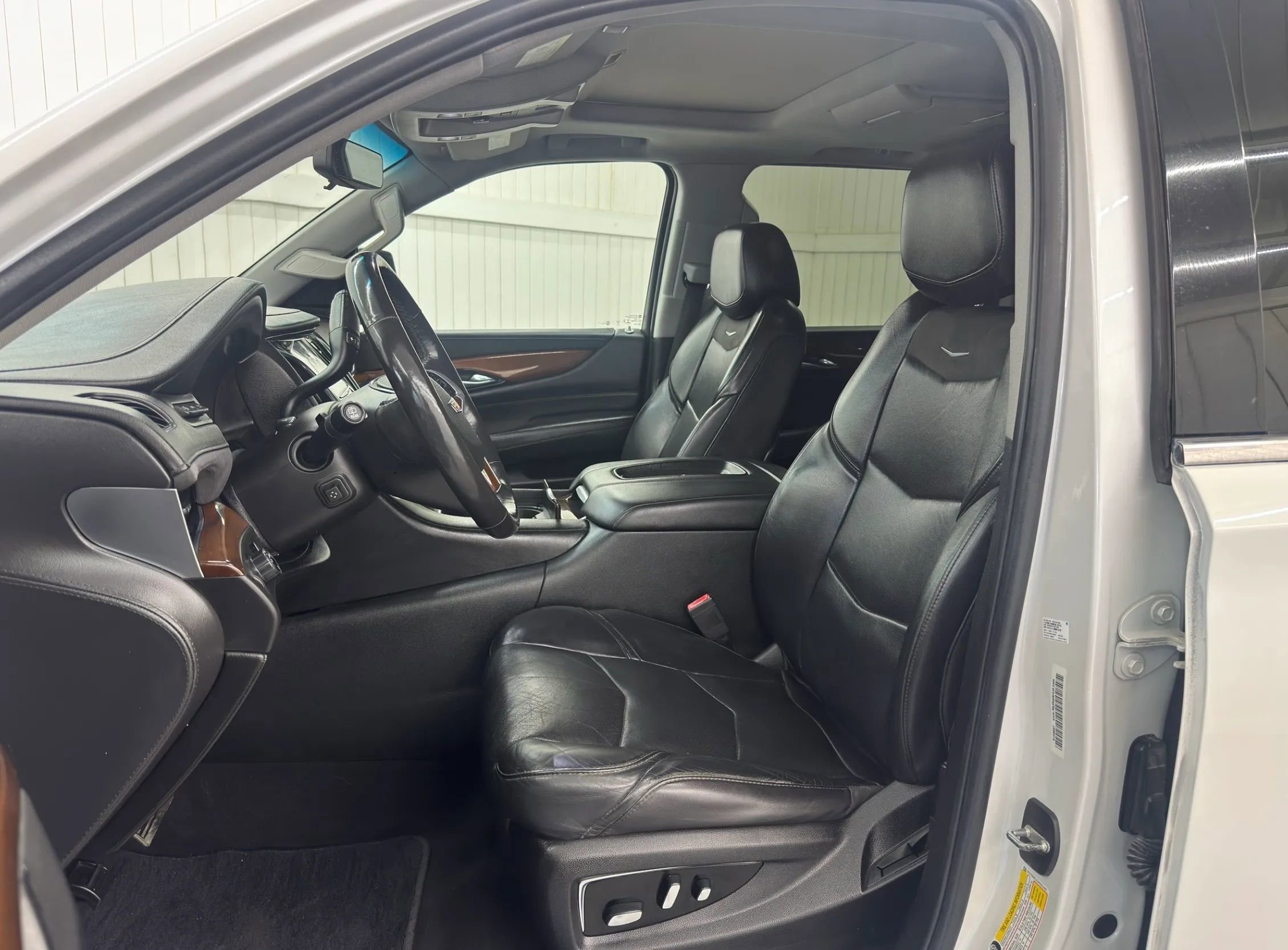 Used 2018 Cadillac Escalade ESV Luxury image 9