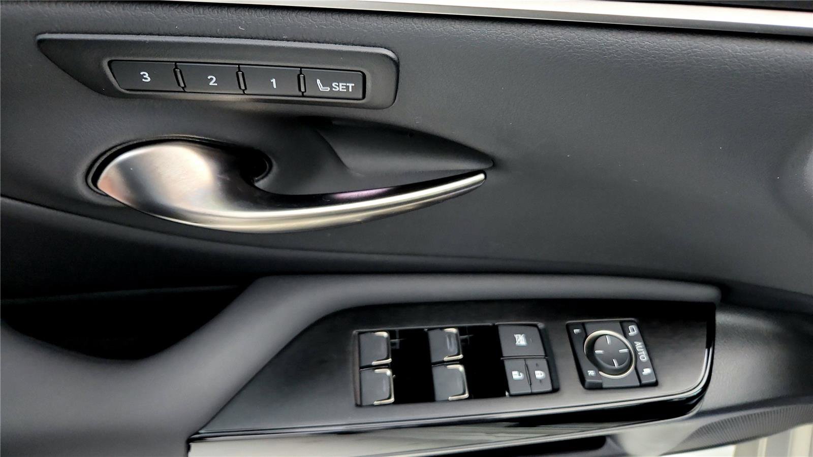 Used 2023 Lexus ES 250 w/ Premium Package image 23